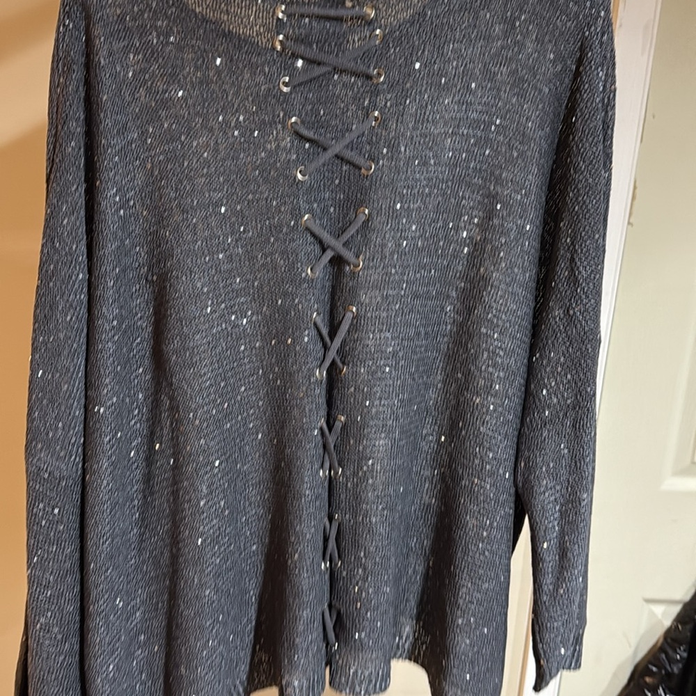 Sioni Black Crew Neck Sweater with Fine Knit Texture - Picture 6 of 9